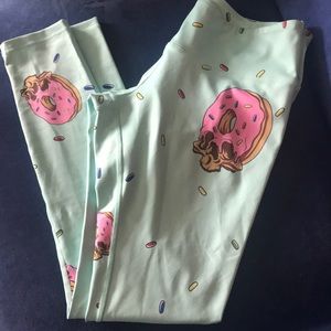 Feed Me Fight Me Doughnut 🍩 💀 leggings